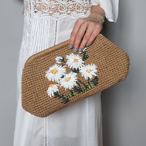 Flower Embroidered Straw Raffia Bag for Woman, Floral Embroidered Summer Clutch Bag, Beach Wedding Guest Bag