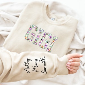 Personalized Gigi Sweatshirt with Names on Sleeve, Custom Gigi Sweater, Gif for Nana, Gift for Grandma,  Grandmother Hoodie, Mommy Gift