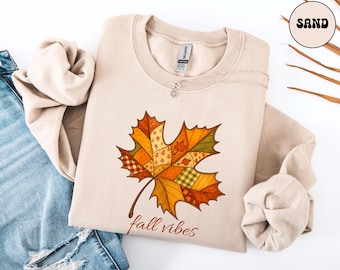 Fall Leaf Sweater, Autumn Leaves Sweatshirt, Retro Patchwork Cozy Season, Vintage Fall Hoodie, Autumn Graphic Outfit, Thanksgiving Gift