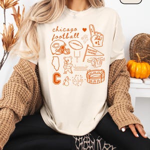 Chicago Football Shirt Komfortfarben, Chicago Football Doodles T-Shirt, Geschenk für Chicago Fan Geschenk, Chicago Spieltag, Frauen Chicago Football