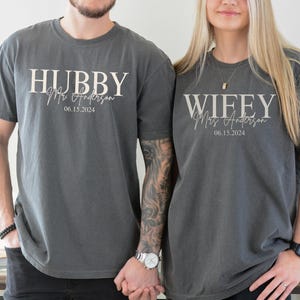 Camisa personalizada Sr. e Sra. Cores confortáveis, camiseta personalizada Marido e esposa, camiseta com data de aniversário de casamento, camiseta de casamento combinando com traje de casal