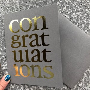 Cartolina di congratulazioni in lamina d'oro per laurea, nuovo lavoro, promozione o matrimonio