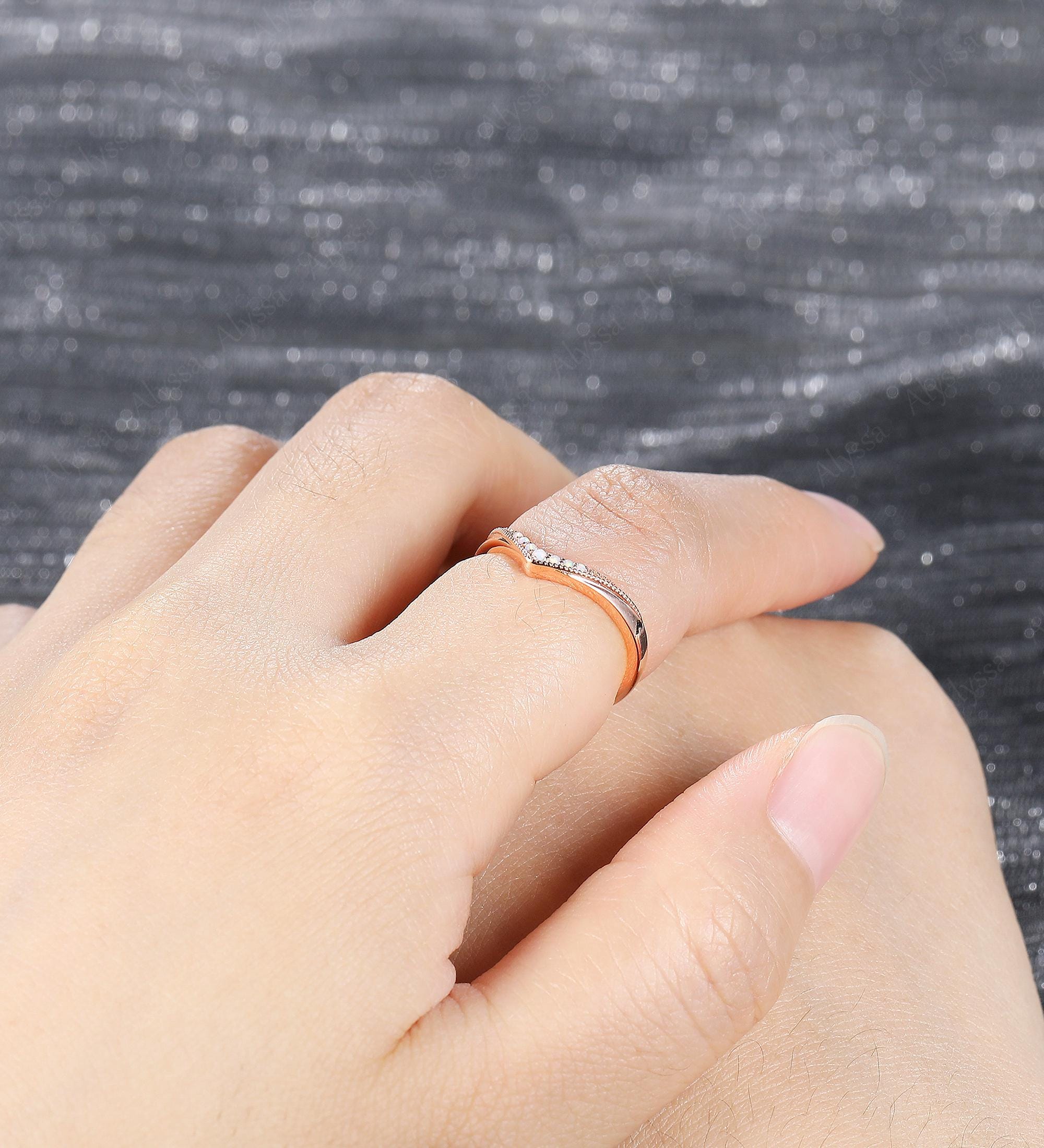 シェブロンラウンドカットオパール結婚指輪、ヴィンテージミルグレイン 