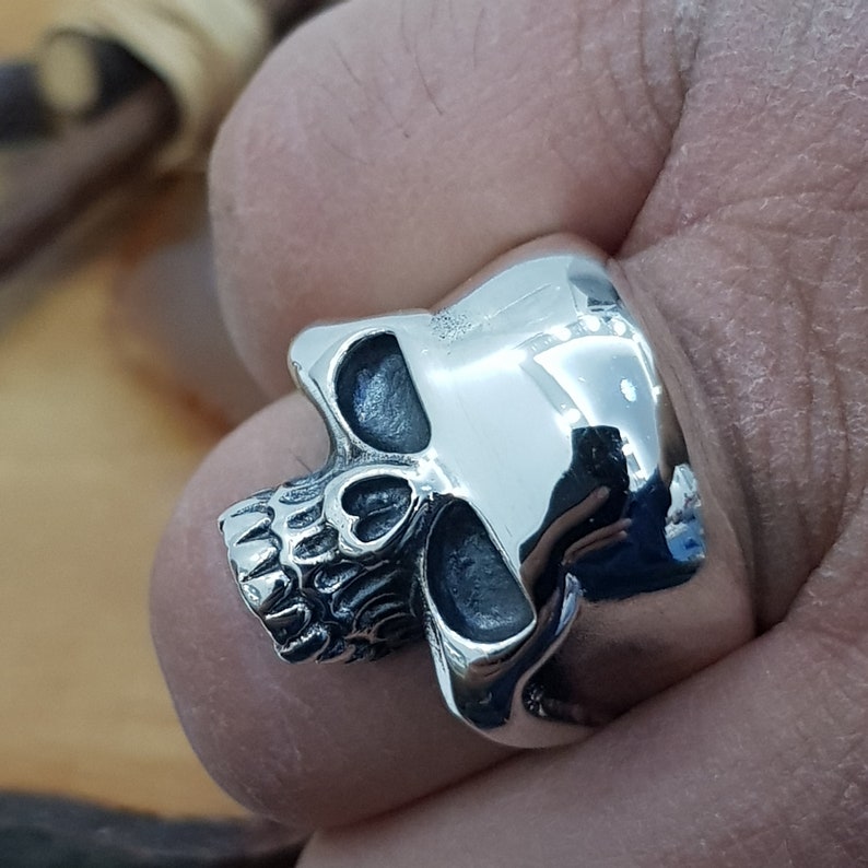 80 s Classic Cliff Burton Skull Ring, Metallica Ring,Cliff Burton Ring,Electric Guitar Ring, Souvenir Ring Skull Sterling Silver 20 Grams image 2