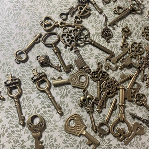 Ornate metal Keys. 12 per pack. MEDIUM. Craft. Junk. Ephemera. Steampunk. Jewellery