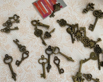 Ornate metal vintage style Keys. 20 per pack. SMALL. Craft. Junk. Charm. Jewellery