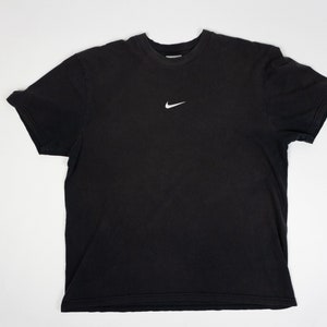 Nike t cheap shirt logo middle