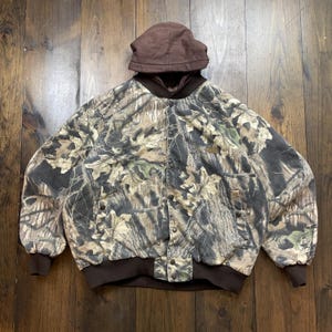 Vintage 1990s Cabela’s Camo Camouflage Forest Leaves Hoodie Button Bomber Jacket / made in Canada / size Large (see measurements)