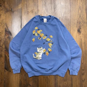 Vintage 1990s Kitten Playing Leaves Cartoon Crewneck Sweatshirt / size Medium