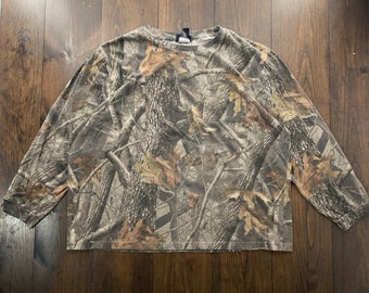 Vintage 1990s Real Tree Hard Woods Camo Camouflage Front Pocket Forest Leaves Long Sleeve Graphic Shirt / size 3XL