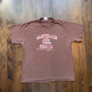 Vintage 1990s Cleveland Browns American Football Graphic Shirt / size XL