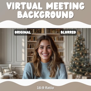 Può includere: Una donna sorride alla telecamera mentre è seduta davanti a una libreria e un albero di Natale. Lo sfondo è sfocato per creare uno sfondo per riunioni virtuali. Il testo "ORIGINAL" e "BLURRED" è visualizzato sopra l'immagine. Il testo "16:9 Ratio" è visualizzato sotto l'immagine.