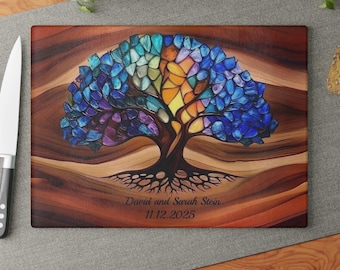 Personalisierte Baum des Lebens Charcuterie Brett, kundenspezifisches Glasschneidebrett, Hochzeitsgeschenk, Glasmalerei-inspirierter gravierter Look Druck auf Glas