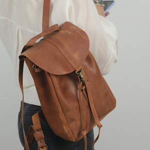 Personalisierter kleiner Lederrucksack für Frauen, Kordelzug-Lederrucksack, Vintage-Leder-Rucksack-Geldbeutel, personalisiertes Geschenk, kostenlose Initialen