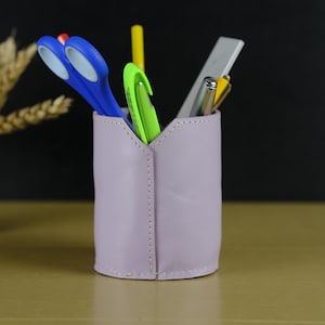 Personalized Leather Pen Holder for Desk – Handmade Organizer Cup for Office Supplies – Custom Pencil Stand – Gift for Home or Work Decor