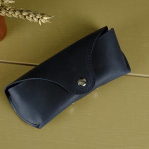 Leather Glasses Case with Magnetic Closure – Personalized Sunglasses Holder, Reading Glasses Leather Case, Custom Eyewear Pouch Gift
