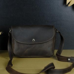 Personalized Leather Crossbody Purse for Women – Handmade Small Shoulder Bag – Custom Gift for Her, Compact Everyday Handbag Made in Ukraine