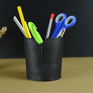 Personalized Leather Pen Holder for Desk – Handmade Pencil Organizer Cup, Leather Pen Stand, Office Decor, Gift for Home or Work Desk