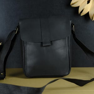 Men’s Genuine Leather Crossbody Bag – Small Everyday Shoulder Bag, Zipper Closure, Handmade Personalized Gift for Him, Adjustable Strap
