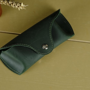 Leather Glasses Case with Magnetic Clasp – Handmade Sunglasses Sleeve, Personalized Eyeglass Holder, Custom Leather Pouch for Eyewear