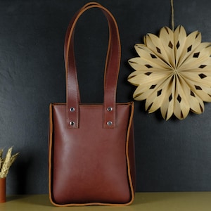 Personalized Leather Tote Bag for Women – Large Handmade Shopper Shoulder Bag with Free Initials – Everyday Custom Leather Gift for Her