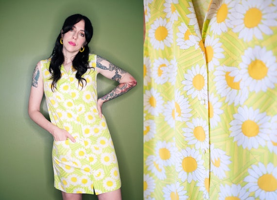 Vintage 1960's Daisy Print Day Dress