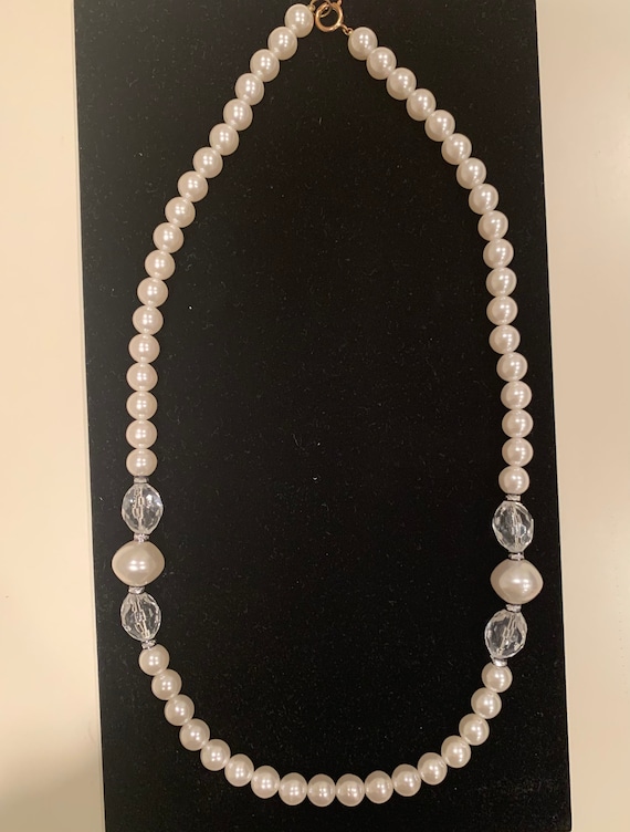 Vintage clear glass beaded necklace with pearl accents Gem