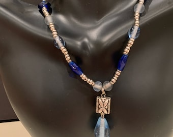 Collar de plata abalorios hechos a mano con una cuenta de encanto de gota