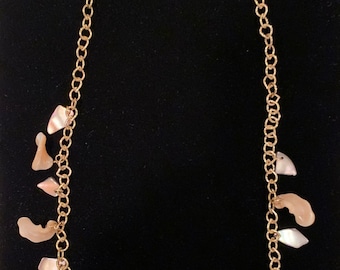 Collar de forma irregular de nácar