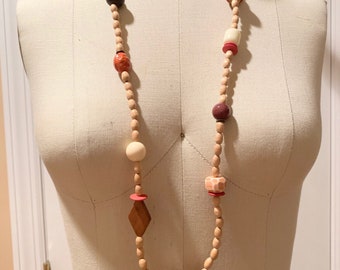Collar de cuentas de carmelo marrón