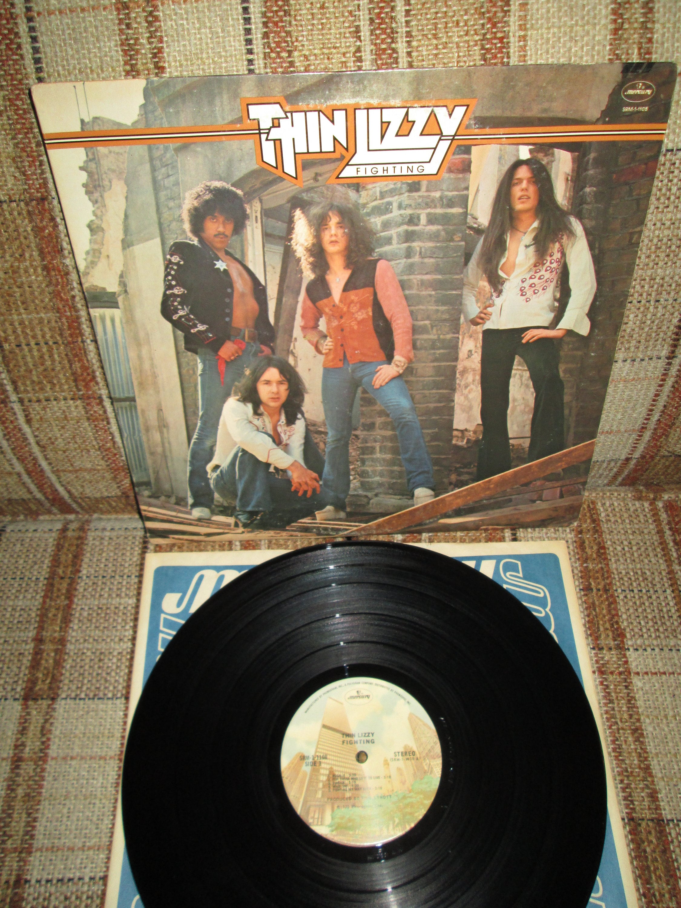 Thin Lizzy fighting on Mercury Records SRM-1-1108 Free US