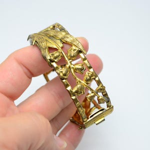 Antiker Maiglöckchen Armreif • Jugendstil Klapparmband Gold • Botanischer Schmuck Messing • 1930s Bangle • Florales Manschettenarmband