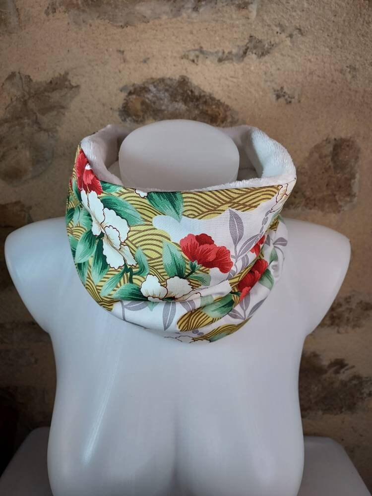 上品コーデはコレで安心！ and Print Japanese With Snood Flowers Background White a on 小物