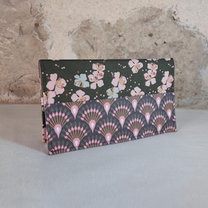 porte chéquier fleurs de cerisier et motifs japonais rose marron