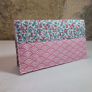 Porta chequera flores y patrones japoneses rosa turquesa verde