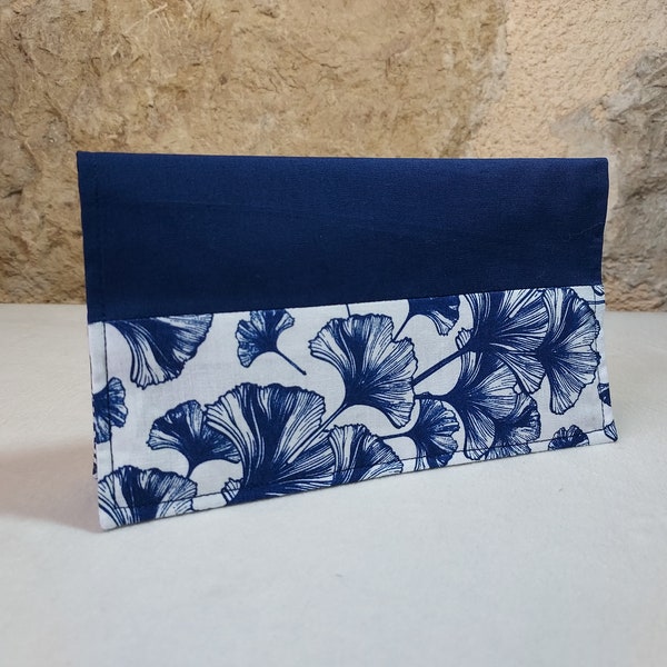 Porte chéquier feuilles de ginkgo et motifs japonais bleu marine blanc