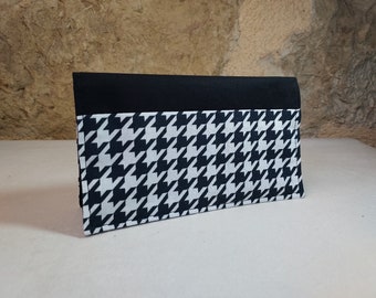 Black and white houndstooth checkbook holder