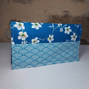 Porte chéquier fleurs de cerisier et motifs japonais bleu canard