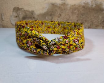 Bandeau cheveux pin up twist headband fil de fer semi rigide jaune à fleurs rouges