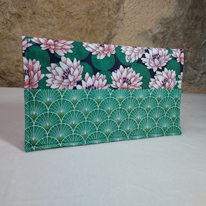 Porte chéquier fleurs de nénuphar et motifs japonais vert rose doré