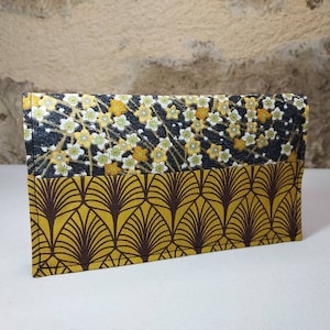 Porte chéquier fleurs et motifs jaune moutarde noir marron doré