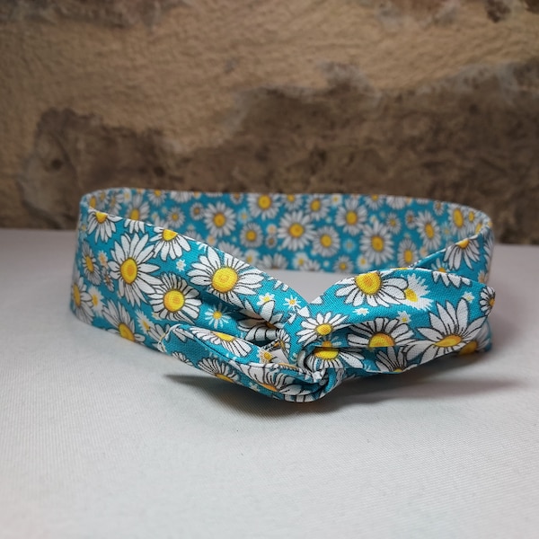 Bandeau cheveux twist headband fil de fer semi rigide marguerites sur fond bleu turquoise