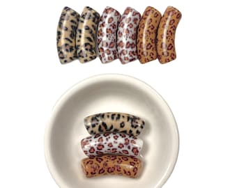Perles tubulaires en acrylique à imprimé léopard : Perles en résine incurvées de 11 mm