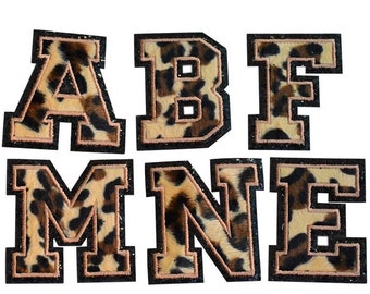 Luipaardprint chenille letterpatch: strijkbaar, glitter, varsity-stijl