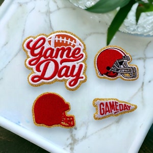 Red Game Day Patch - Selbstklebend oder aufbügeln- Chenille Fussball Patch- Flagge, Helm, Fussball DIY Fussball aufnäher für die Stadiontasche