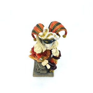 Beeldje van een vrouwelijke hofnar - Harlekijnclownfiguur, decoratie voor een renaissancetheater, cadeau voor een acteursliefhebber afbeelding 9