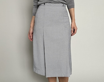 Vintage checkered white and black skirt for women size M, Chic midi skirt