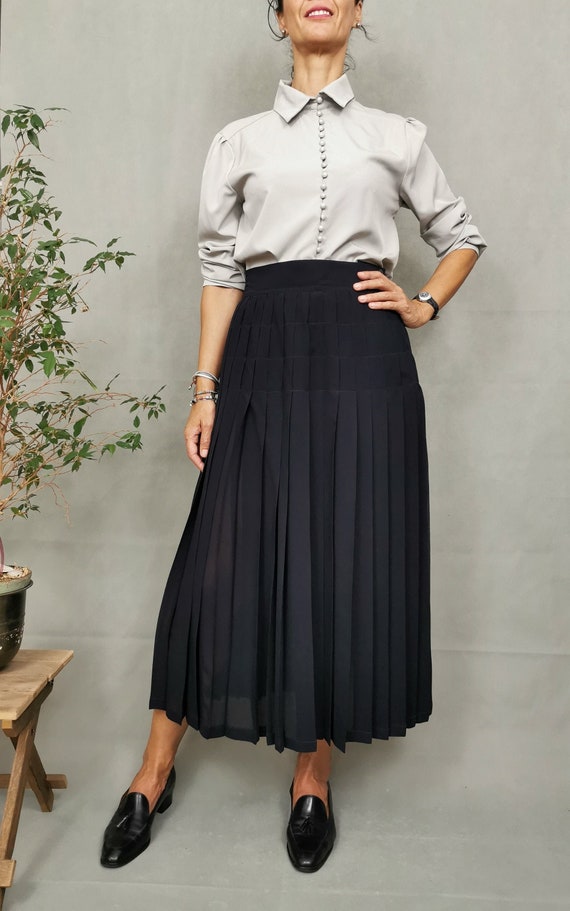 Silk pleated skirt for women size M; Long silk sk