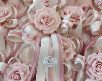 Marque-place pour cadeaux de mariage avec rose en céramique de porcelaine