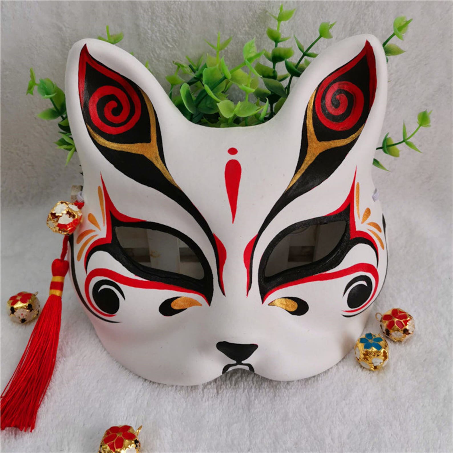 Японская маска кошки. Маска Кицунэ. Маски Кабуки Кицунэ. Японская лиса Кицунэ маска. Японские маски демонов Кицунэ.